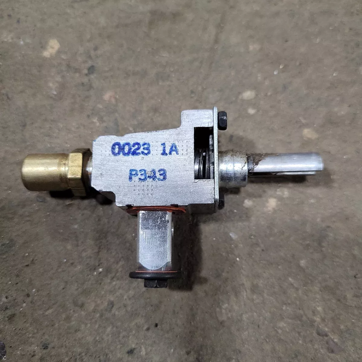 Used Magic Chef Front Burner Valve 74003349